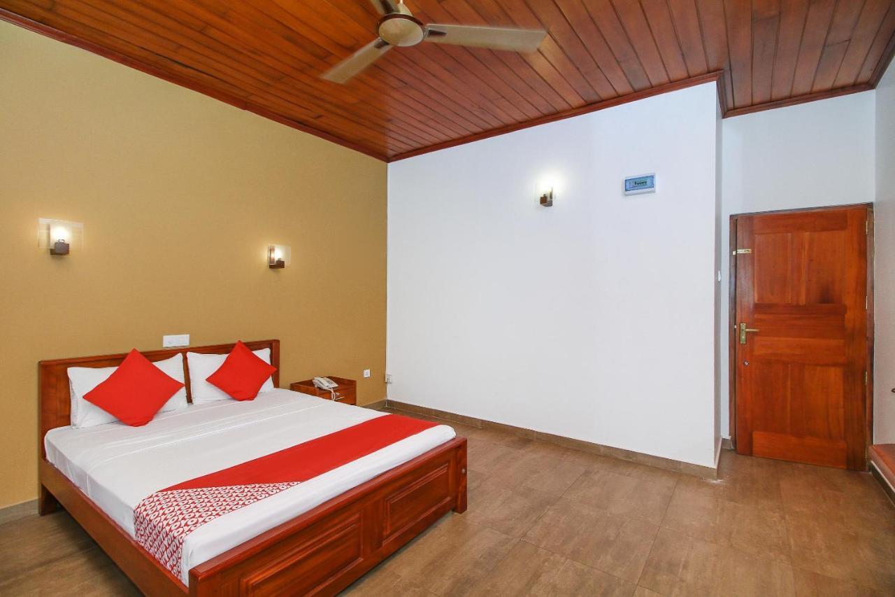 Oyo 471 Randiya Hotel Moratuwa Esterno foto