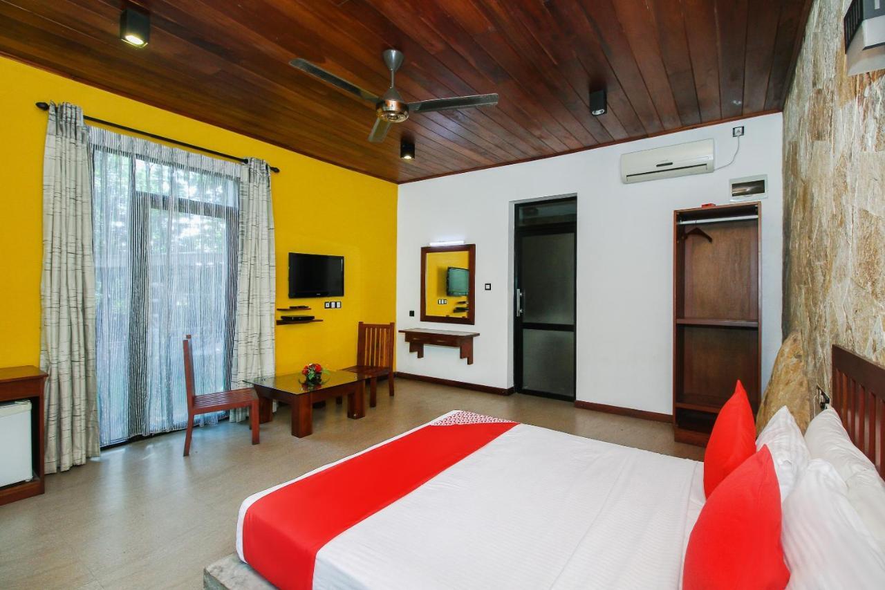 Oyo 471 Randiya Hotel Moratuwa Esterno foto