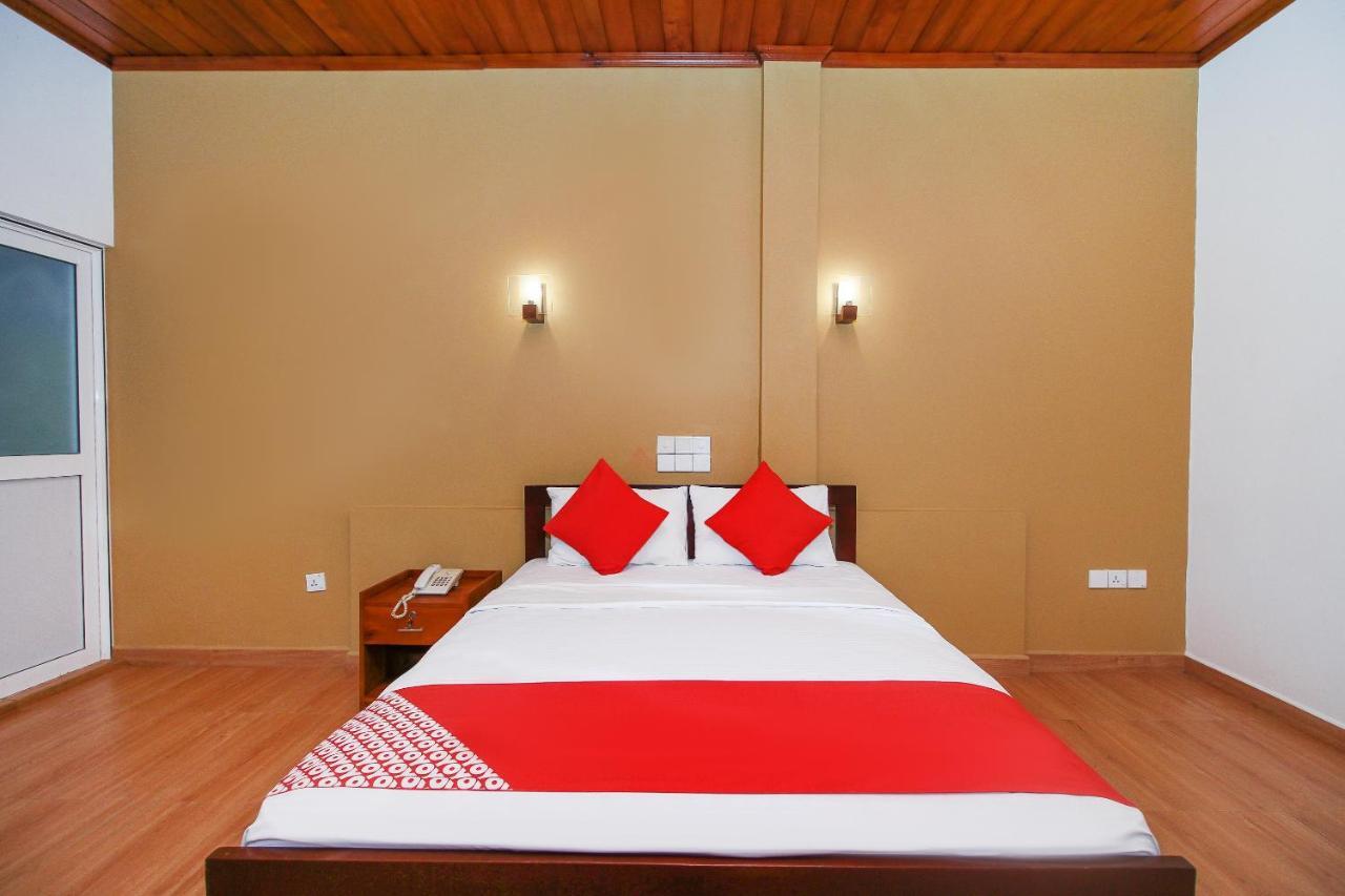 Oyo 471 Randiya Hotel Moratuwa Esterno foto
