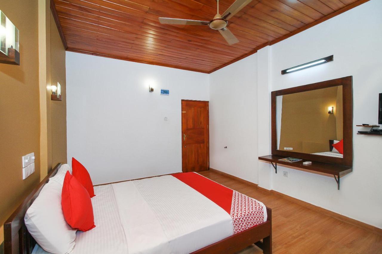Oyo 471 Randiya Hotel Moratuwa Esterno foto