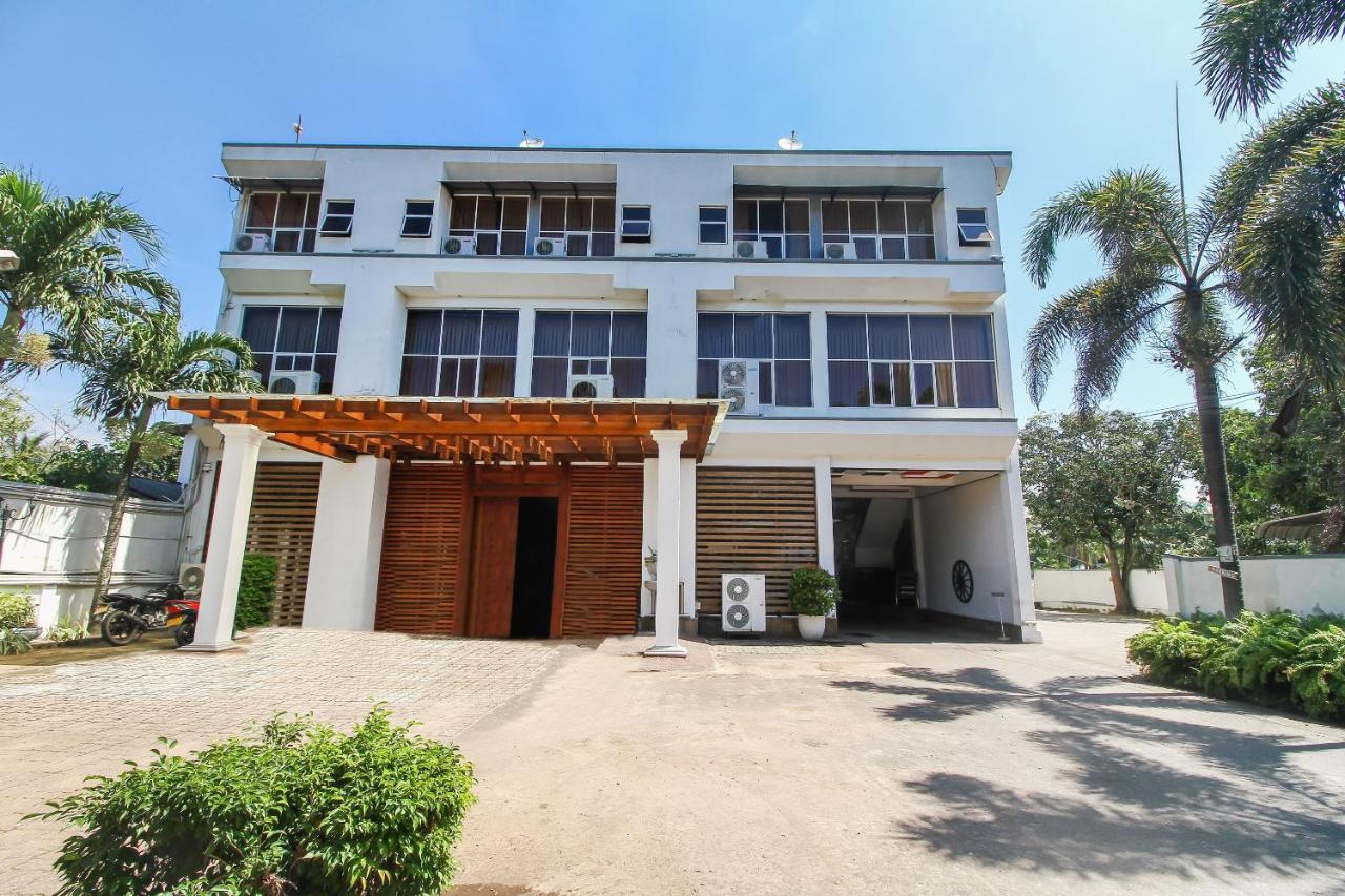 Oyo 471 Randiya Hotel Moratuwa Esterno foto