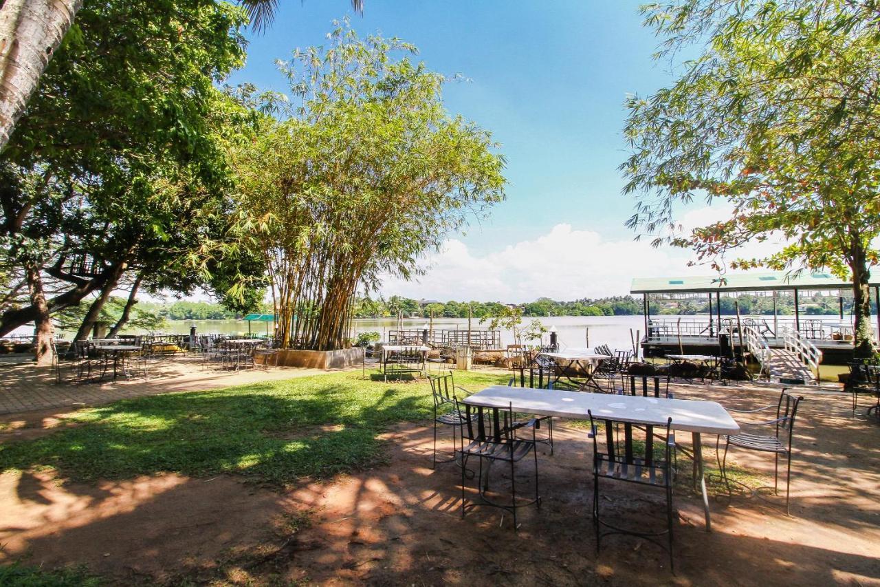 Oyo 471 Randiya Hotel Moratuwa Esterno foto